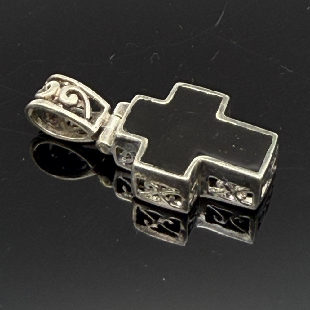 Vintage Sterling Silver Filigree Onyx Inlay Religious Cross Pendant ATI 925